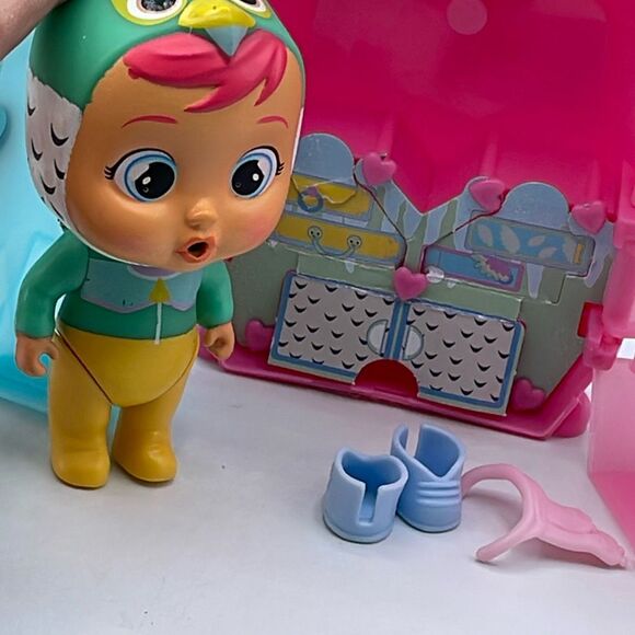 Cry Baby Icy World in case with shoes, bottle & crown - Picture 3 of 11